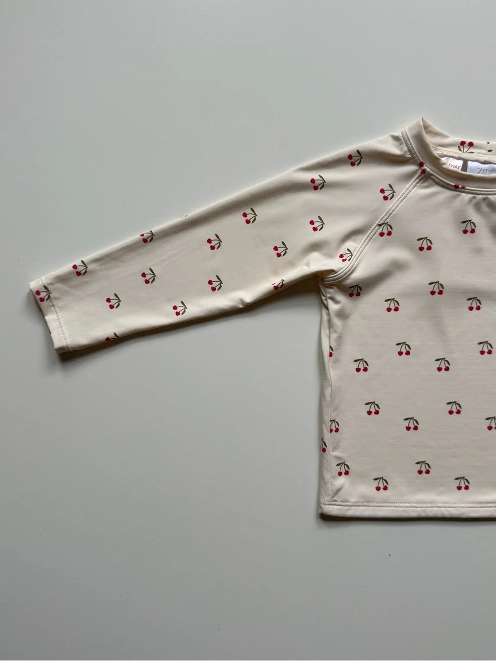 Zara Girls Long-Sleeve Rashguard Swim Top with Cherry Print, Ivory (Ecru) - 2Y
